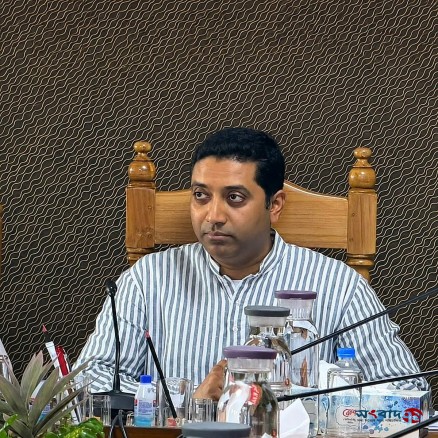 ১ কোটি ৭ লাখ প্রাথমিক শিক্ষার্থীর জন্য পোশাক ও জুতা বিতরণে স
