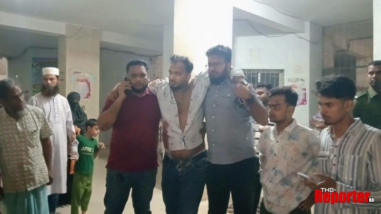 শ্রীপুরে গভীর বনের রাস্তায় গুলি করে দুই বস্তা টাকা নিয়ে উ